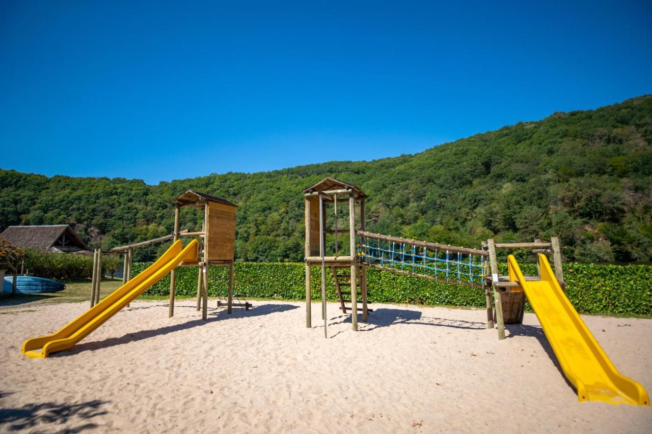 Camping Le Chateau Du Gibanel Saint-Martial-Entraygues エクステリア 写真